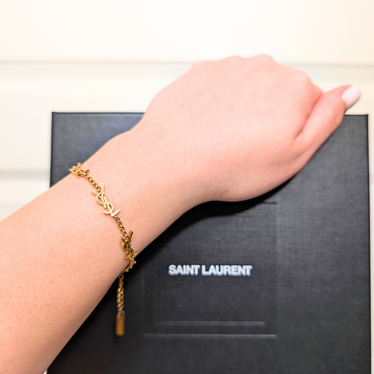 Thessaly Gouden Armband Met Letters - Gouden Afwerking