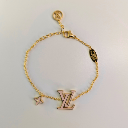 Seraphina Gouden Met Roze Logo Armband - Gouden Afwerking